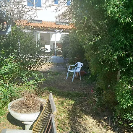 Chez Anneghi, Pres De La Gare *